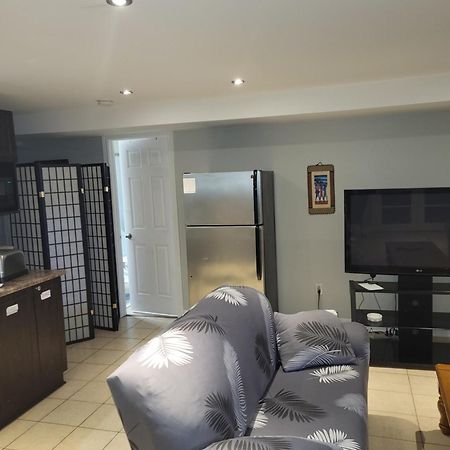 Lovely Guest Entire Apartment Minutes From Ottawa Airport Ngoại thất bức ảnh