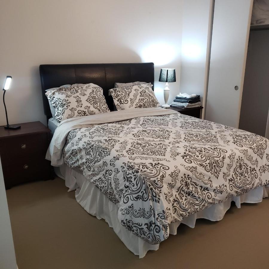 Lovely Guest Entire Apartment Minutes From Ottawa Airport Ngoại thất bức ảnh