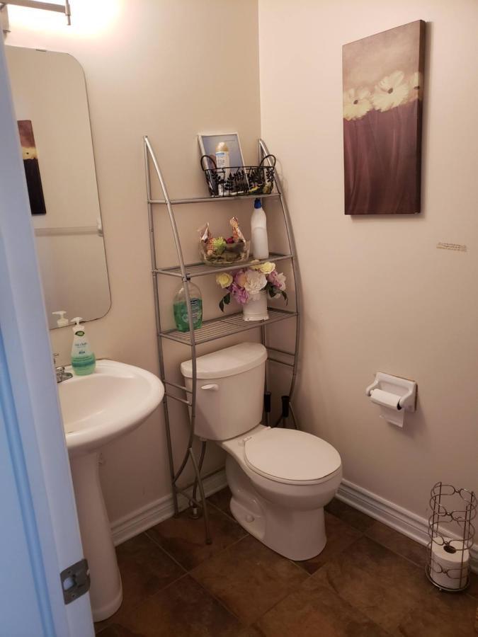 Lovely Guest Entire Apartment Minutes From Ottawa Airport Ngoại thất bức ảnh