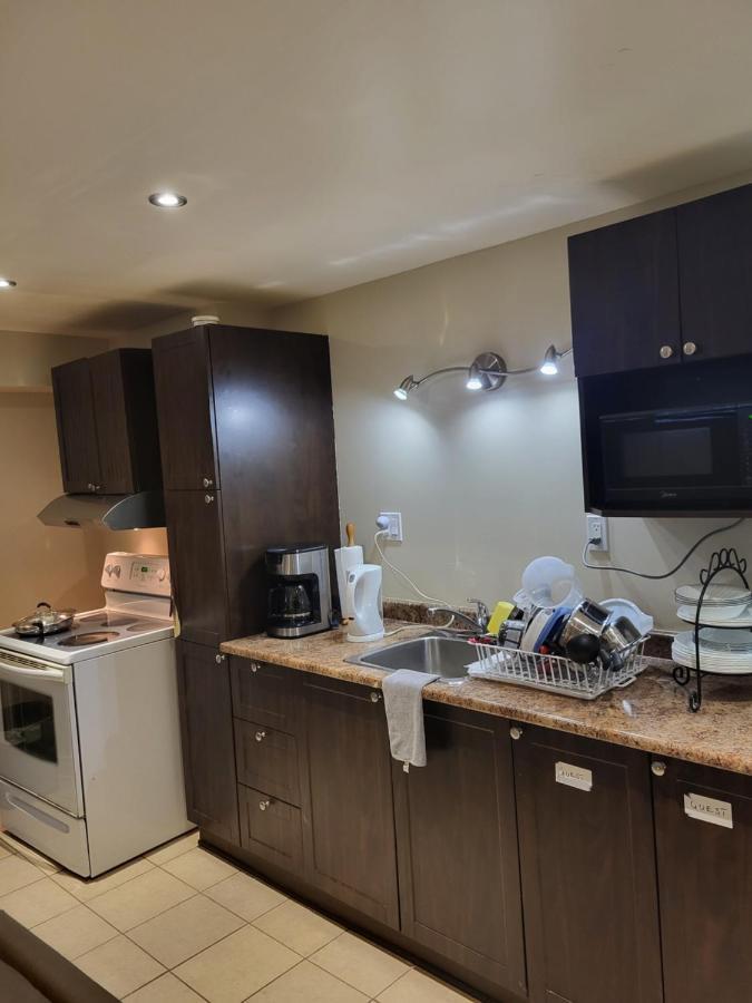 Lovely Guest Entire Apartment Minutes From Ottawa Airport Ngoại thất bức ảnh