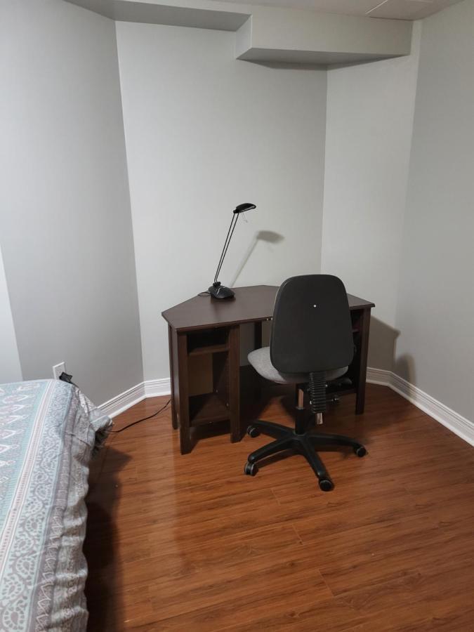 Lovely Guest Entire Apartment Minutes From Ottawa Airport Ngoại thất bức ảnh