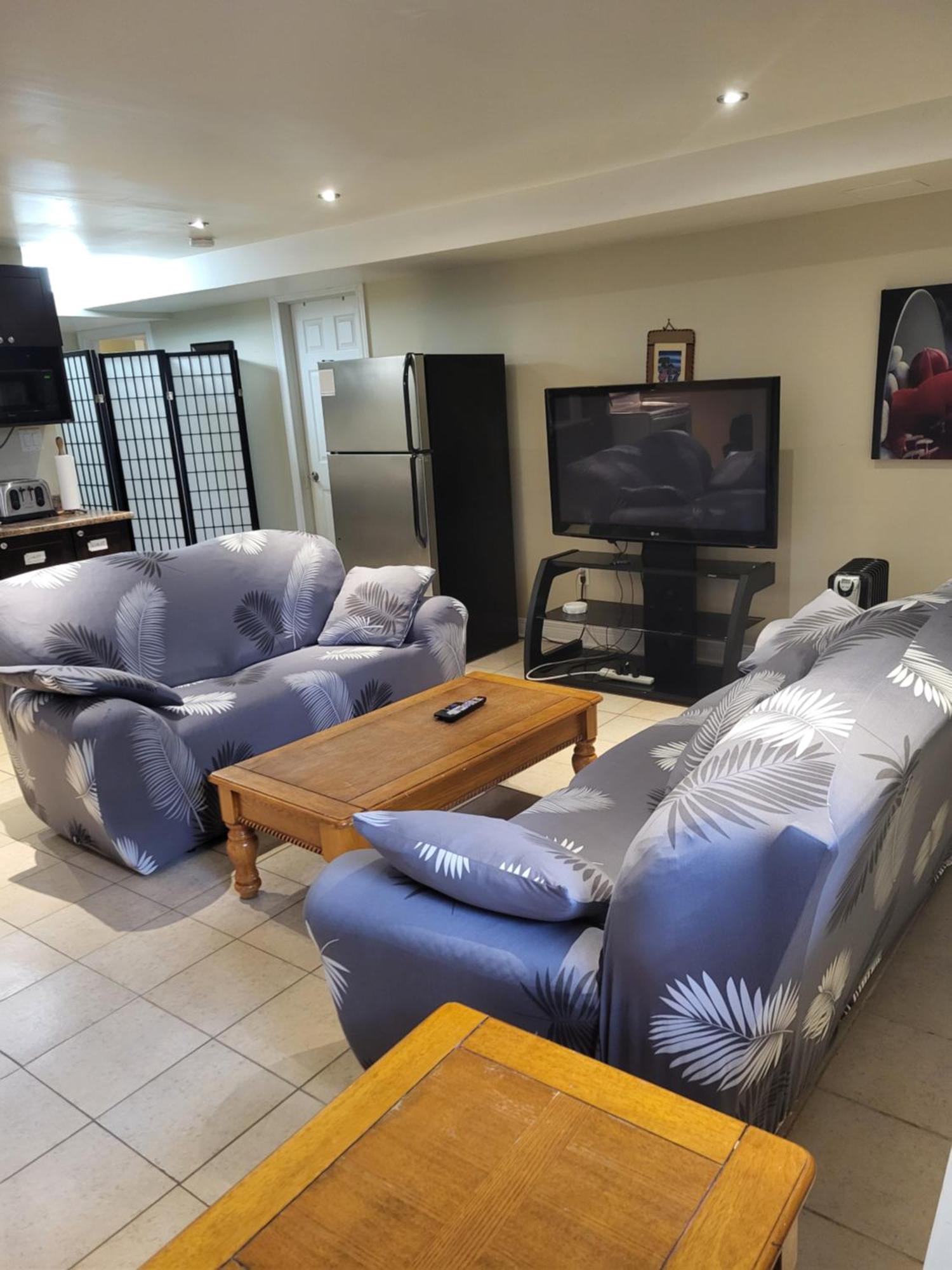Lovely Guest Entire Apartment Minutes From Ottawa Airport Ngoại thất bức ảnh